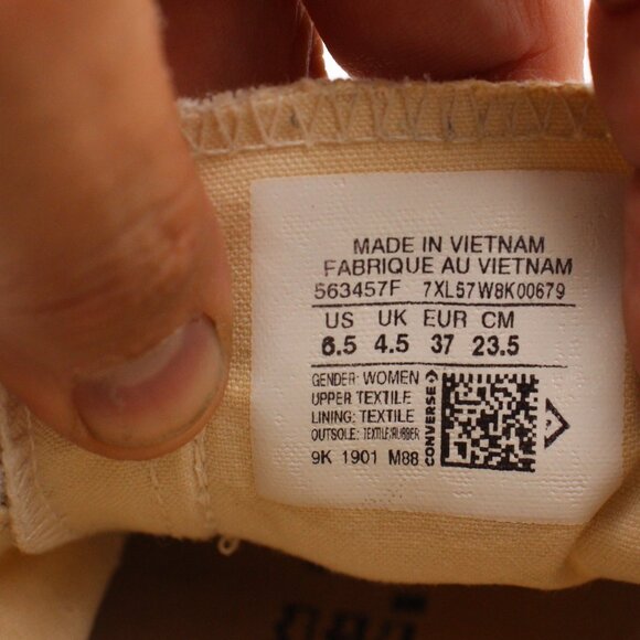 Converse Chuck Taylor All Star Women's Size 6.5 White Low Top Sneaker 563457F - Picture 3 of 12